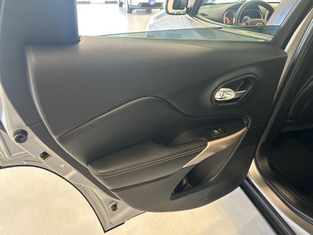 Used 2017 Jeep Cherokee Limited AWD/4WD image 27