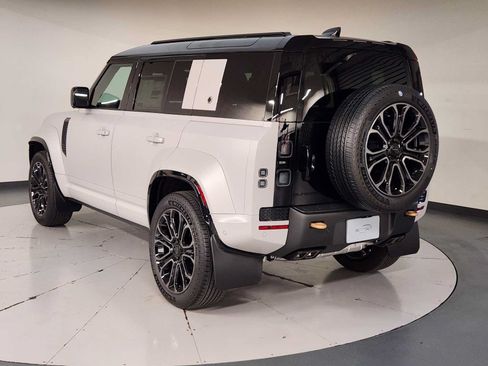 New 2026 Land Rover Defender 110 OCTA AWD/4WD image 10