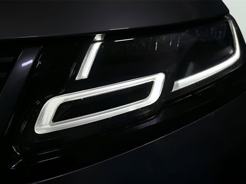 Used 2020 Land Rover Range Rover Velar R-Dynamic S AWD/4WD image 36