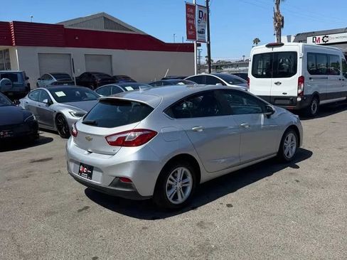 Used 2017 Chevrolet Cruze LT FWD image 4
