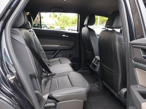 Used 2023 Volkswagen Atlas Cross Sport SE FWD image 31