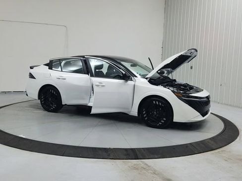 New 2026 Nissan Sentra SR w/ Floor Mat Package image 9