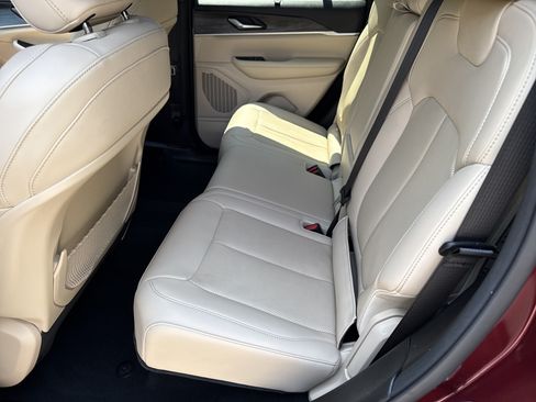 Used 2023 Jeep Grand Cherokee Limited w/ Luxury Tech Group II RWD image 20