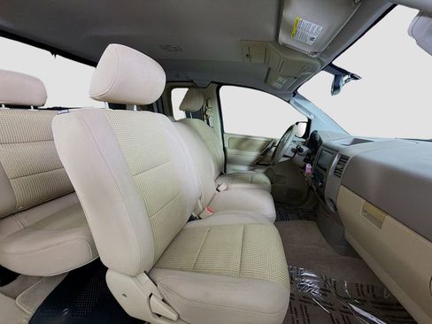 Used 2010 Nissan Titan SE image 25