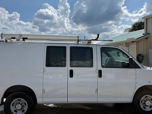 Used 2015 Chevrolet Express 2500 RWD image 6