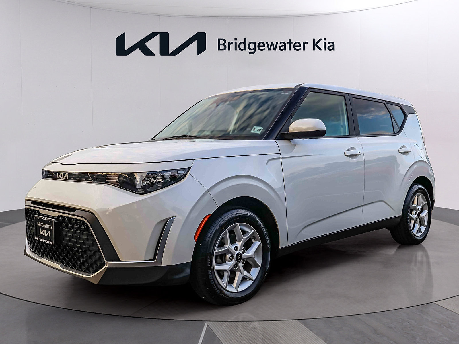 Certified 2023 Kia Soul S FWD image 3
