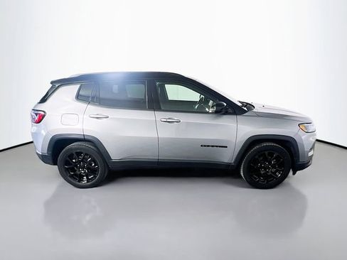 Used 2022 Jeep Compass Altitude FWD image 9