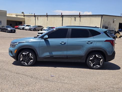 Used 2024 Kia Seltos SX w/ SX Sunroof Package AWD/4WD image 2
