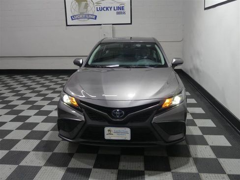 Used 2022 Toyota Camry SE w/ Cold Weather Package FWD image 3