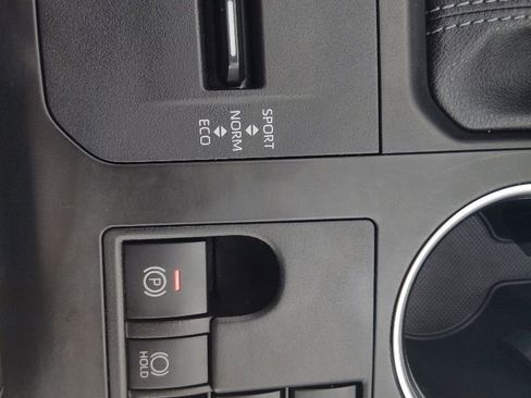 Used 2023 Toyota Highlander XLE AWD/4WD image 27