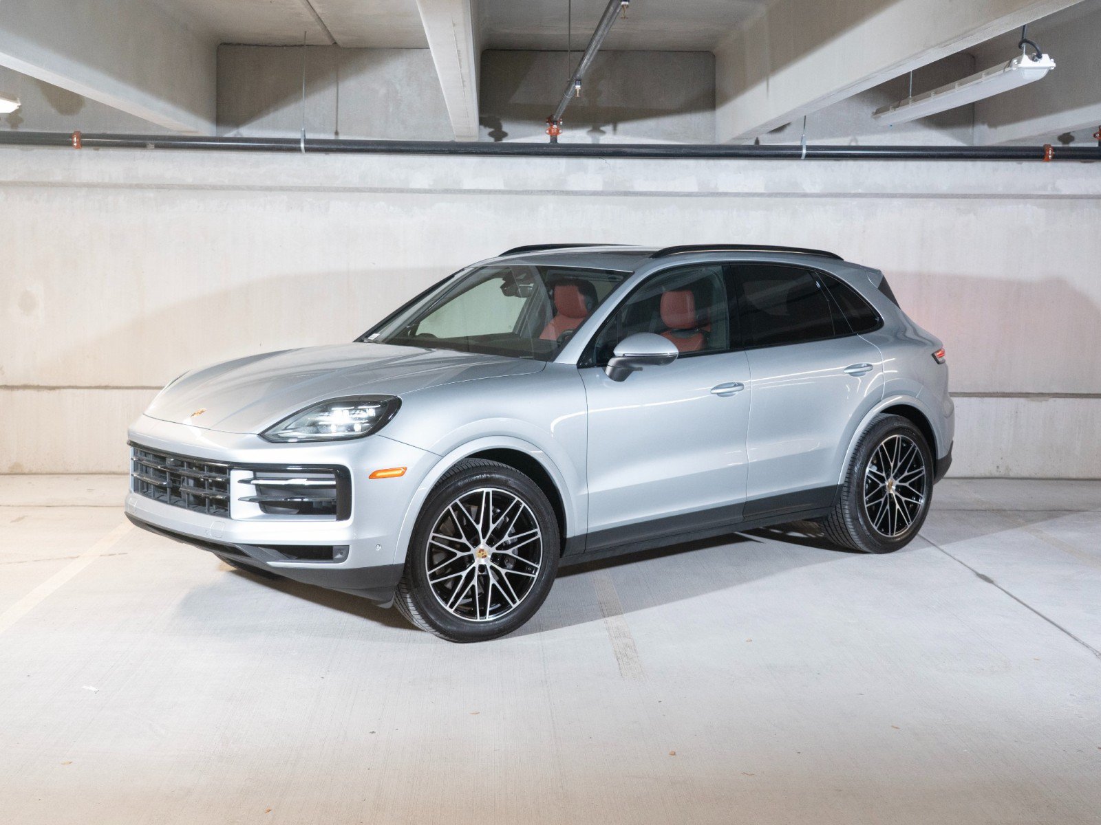 Certified 2024 Porsche Cayenne AWD/4WD image 1