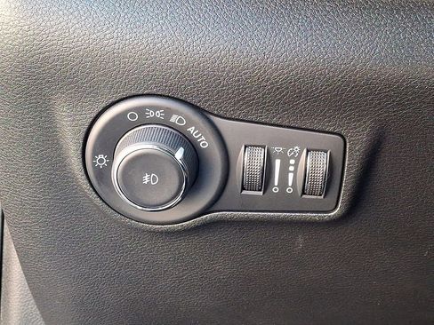 Used 2024 Jeep Compass Latitude image 24