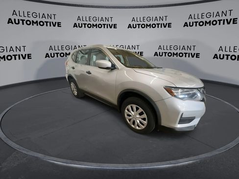 Used 2018 Nissan Rogue S AWD/4WD image 4