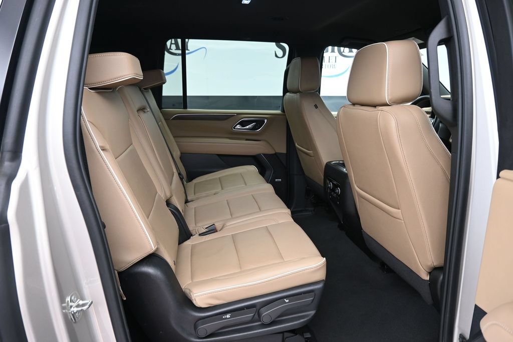 Used 2024 Chevrolet Suburban Premier RWD image 18