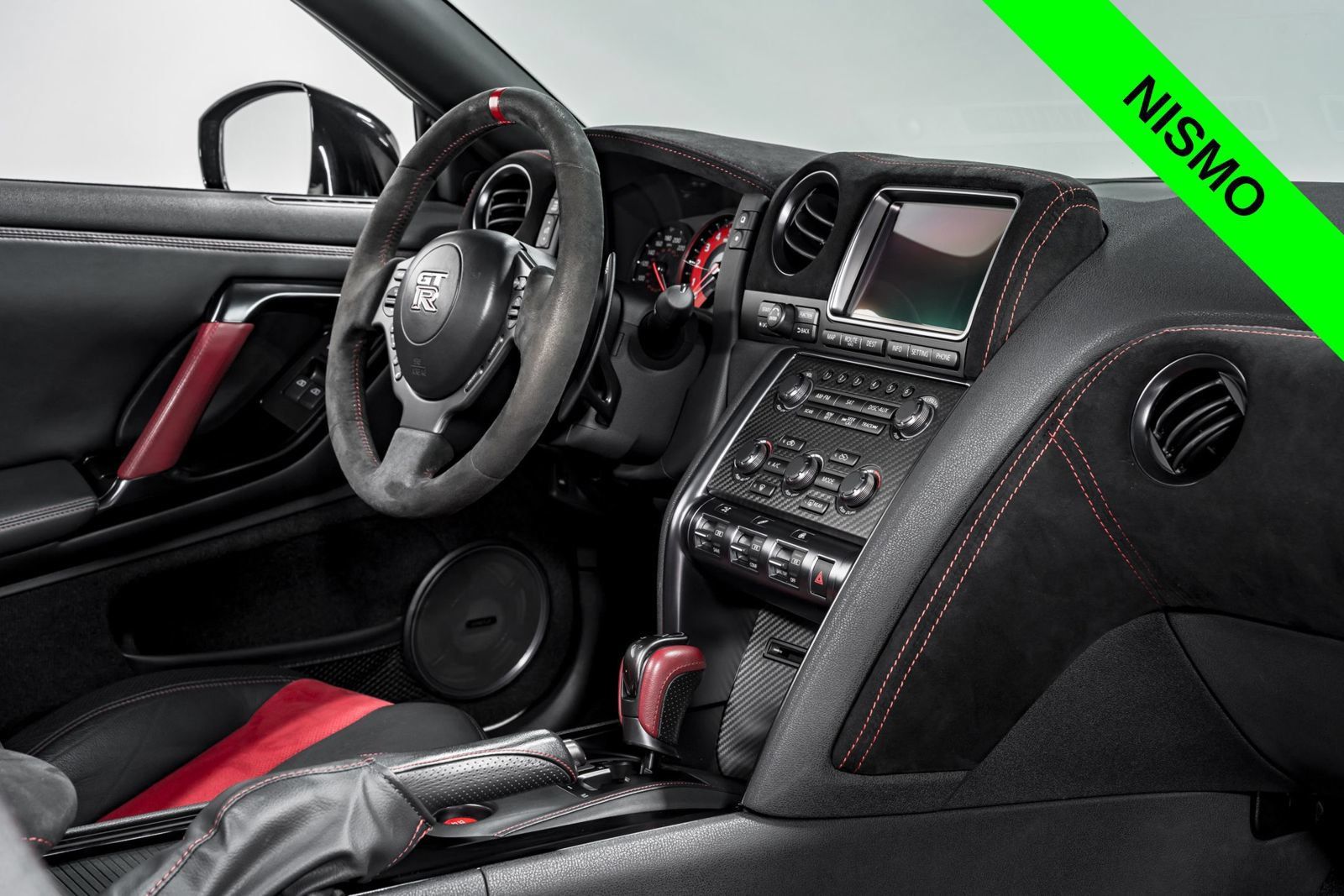 Used 2016 Nissan GT-R NISMO AWD/4WD image 29