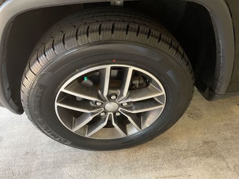 Used 2018 Jeep Grand Cherokee Limited AWD/4WD image 10
