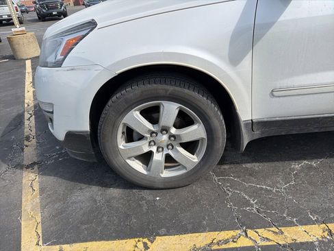 Used 2017 Chevrolet Traverse Premier image 2
