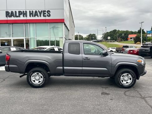 Used 2022 Toyota Tacoma SR w/ SR Convenience Package RWD image 2
