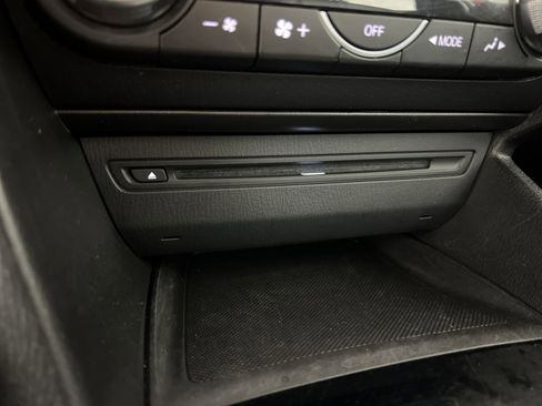 Used 2016 MAZDA MAZDA3 i Grand Touring image 33