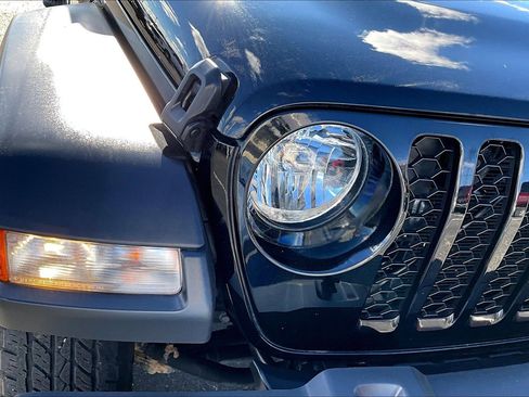 Used 2023 Jeep Gladiator Sport image 32