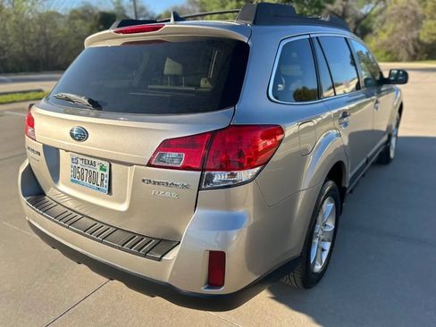 Used 2014 Subaru Outback 2.5i Limited w/ Moonroof Package AWD/4WD image 6