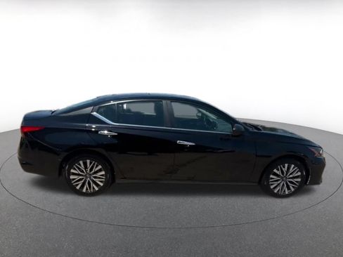 Used 2025 Nissan Altima 2.5 SV FWD image 15