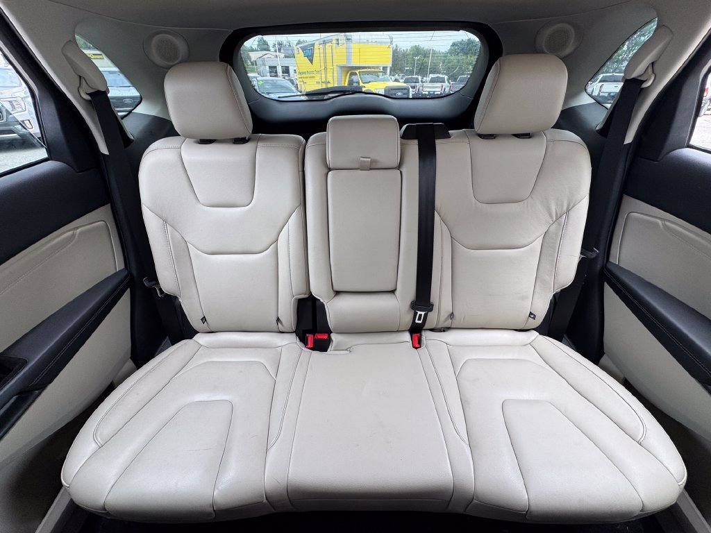 Used 2020 Ford Edge Titanium FWD image 28
