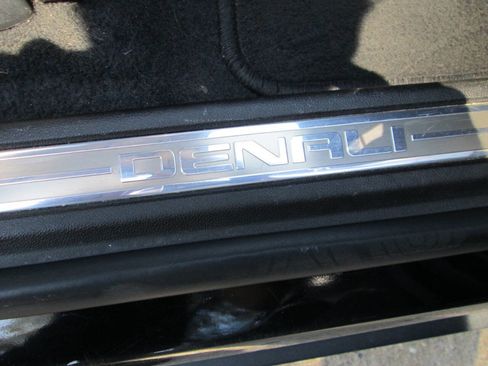 Used 2017 GMC Acadia Denali w/ Technology Package FWD image 70