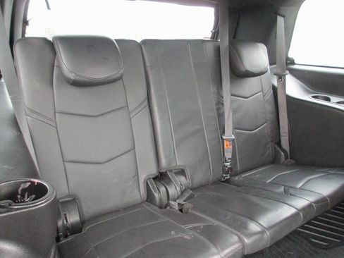 Used 2019 Cadillac Escalade Platinum image 25