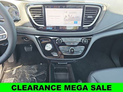 New 2025 Chrysler Pacifica Select image 21