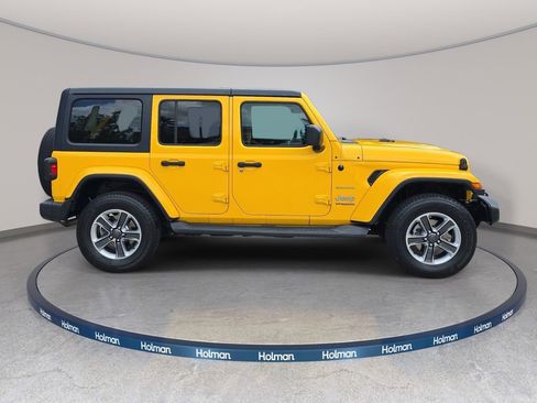 Used 2019 Jeep Wrangler Unlimited Sahara AWD/4WD image 5