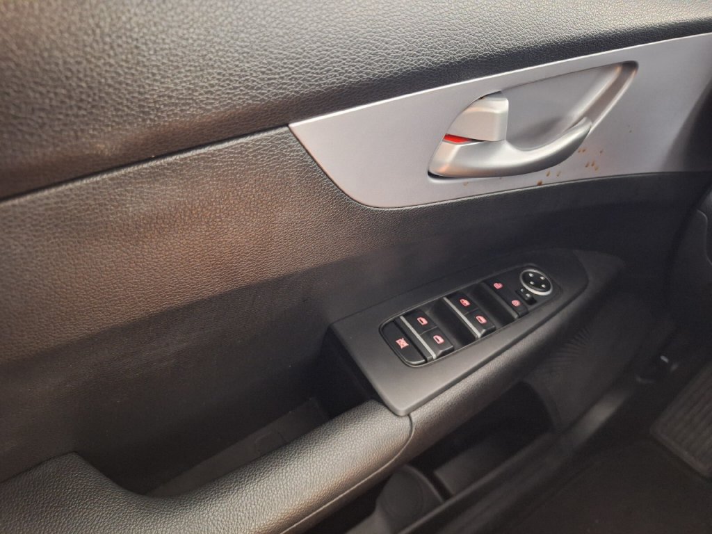 Used 2023 Kia Forte LXS w/ LXS Technology Package FWD image 18