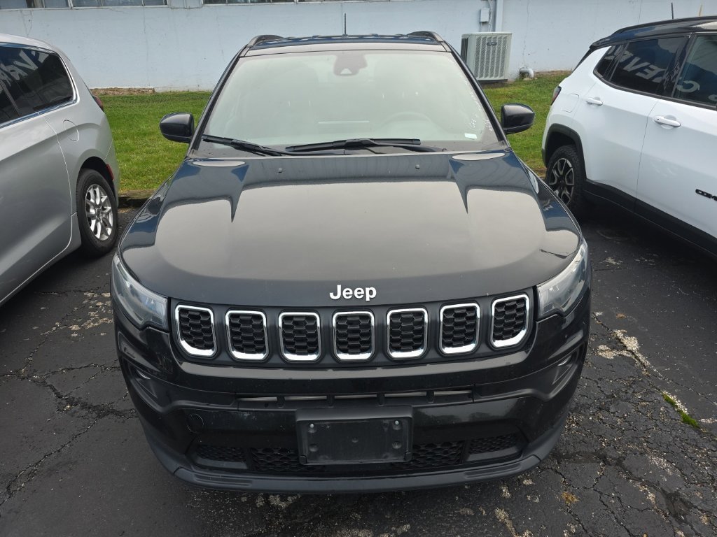 Used 2024 Jeep Compass Latitude AWD/4WD image 2