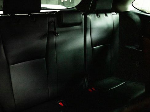 Used 2024 Toyota Highlander XLE image 12