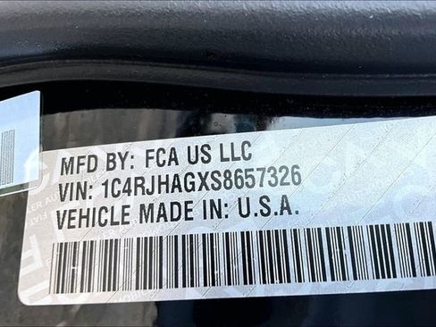 Used 2025 Jeep Grand Cherokee Altitude AWD/4WD image 18