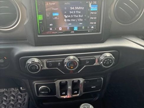 Used 2019 Jeep Wrangler Sport AWD/4WD image 12