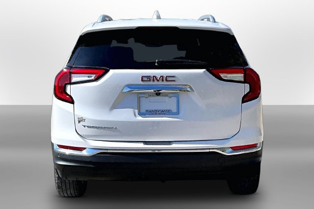 Used 2024 GMC Terrain SLT w/ LPO, Floor Liner Package FWD image 4