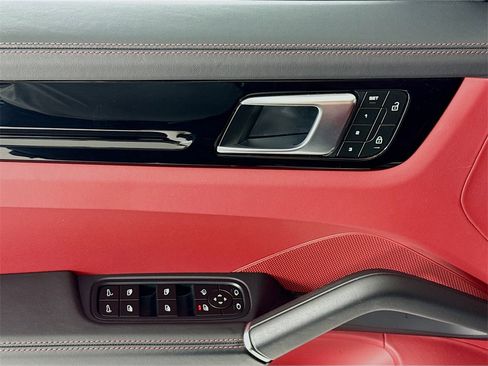 Used 2023 Porsche Cayenne S image 11