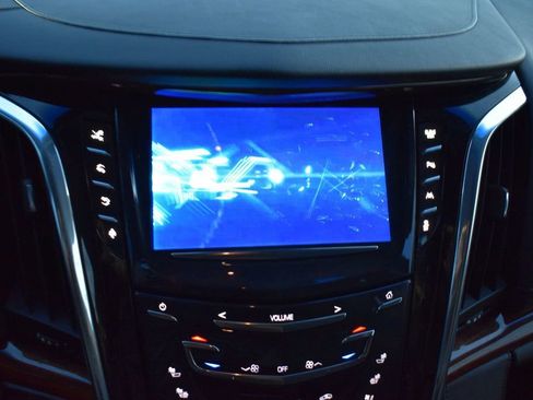 Used 2016 Cadillac Escalade Premium image 31