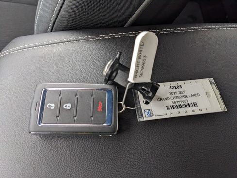 New 2025 Jeep Grand Cherokee Laredo w/ MOPAR Finishing Package image 29