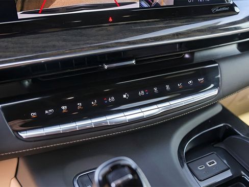 Used 2024 Cadillac Escalade Premium Luxury image 19