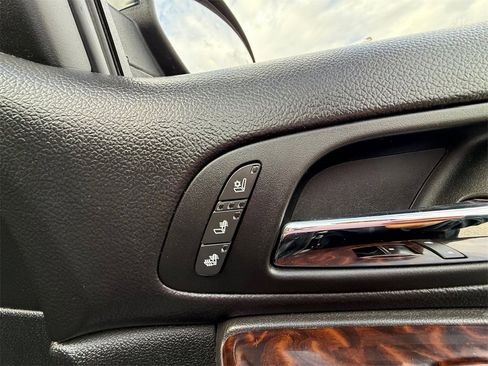 Used 2011 GMC Yukon Denali image 47