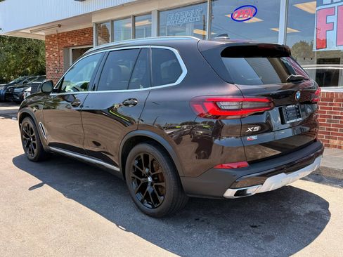 Used 2022 BMW X5 xDrive40i w/ Premium Package AWD/4WD image 2