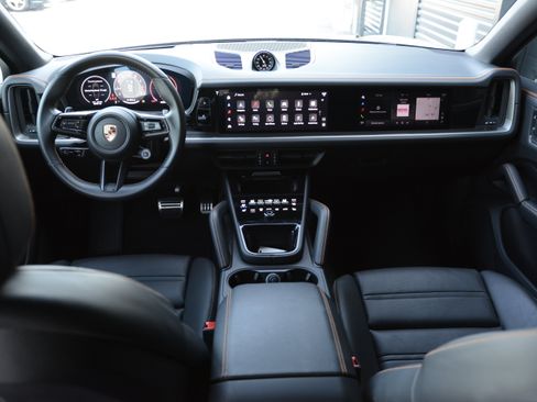 Certified 2025 Porsche Cayenne S AWD/4WD image 12