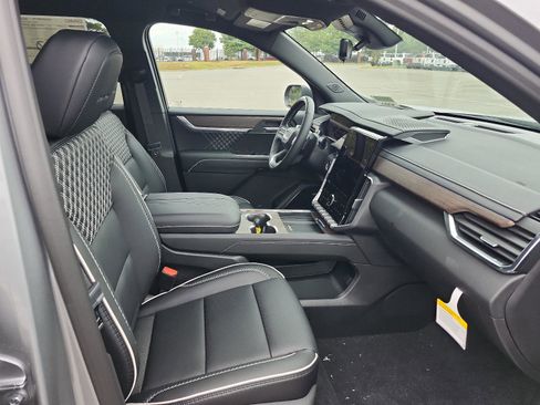 New 2026 GMC Acadia Denali w/ Super Cruise Package image 6