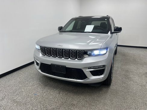 Used 2024 Jeep Grand Cherokee Summit image 3