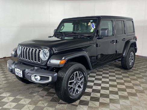 Used 2026 Jeep Wrangler Unlimited Sahara AWD/4WD image 2