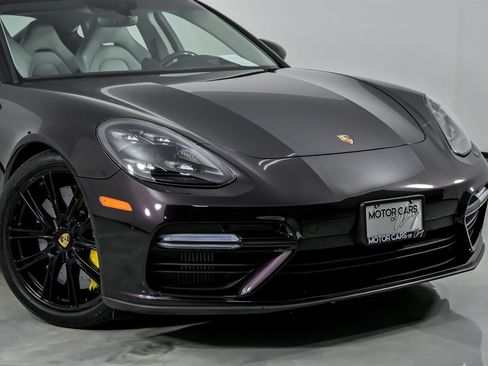 Used 2019 Porsche Panamera Turbo image 2
