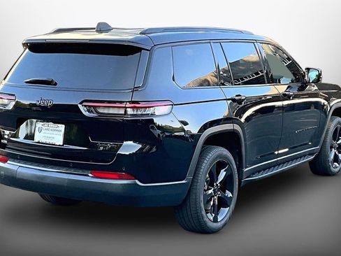 Used 2025 Jeep Grand Cherokee L Limited w/ Black Appearance Package AWD/4WD image 8