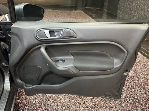 Used 2015 Ford Fiesta SE image 5